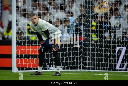 Madrid, 26.10.2024. Spieltag 11 der Liga spielte im Santiago Bernabéu Stadion zwischen Real Madrid und Barcelona. Auf dem Bild, Lunin. Foto: Ignacio Gil. ARCHDC. Quelle: Album / Archivo ABC / Ignacio Gil Stockfoto