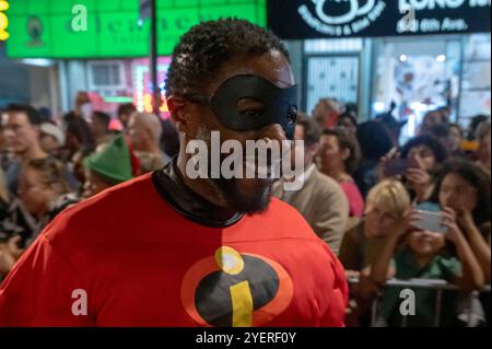 New York, Usa. 31. Oktober 2024. New York City Public Advocate Jumaane Williams nimmt 2024 an der 51. Jährlichen Village Halloween Parade in New York City am 31. Oktober 2024 Teil. Quelle: SOPA Images Limited/Alamy Live News Stockfoto