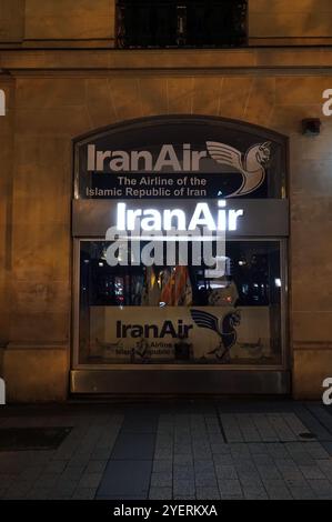 Buchungsbüro der Iran Air-Fluggesellschaft auf den Champs Elysees in Paris, Frankreich. Stockfoto