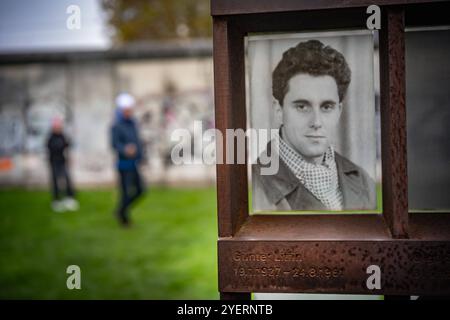 Berlin Mitte, Mauergedenkstätte an der Bernauer Straße zwischen Mitte und Gesundbrunnen, Günter Litfin - 01.11.2024 Berlin Mauergedenkstätte *** Berlin Mitte, Mauergedenkstätte an der Bernauer Straße zwischen Mitte und Gesundbrunnen, Günter Litfin 01 11 2024 Berliner Mauerdenkstätte Stockfoto