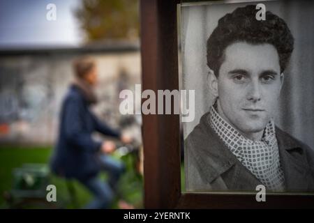 Berlin Mitte, Mauergedenkstätte an der Bernauer Straße zwischen Mitte und Gesundbrunnen, Günter Litfin - 01.11.2024 Berlin Mauergedenkstätte *** Berlin Mitte, Mauergedenkstätte an der Bernauer Straße zwischen Mitte und Gesundbrunnen, Günter Litfin 01 11 2024 Berliner Mauerdenkstätte Stockfoto