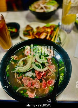 Eine Schüssel vietnamesischer Phở. Stockfoto