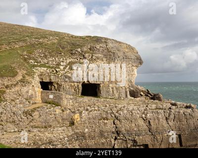 Tilly Wimm Steinbruch und Höhlen am Anvil Point, Durlston Head auf der Isle of Purbeck, nahe Swanage in Dorset Stockfoto