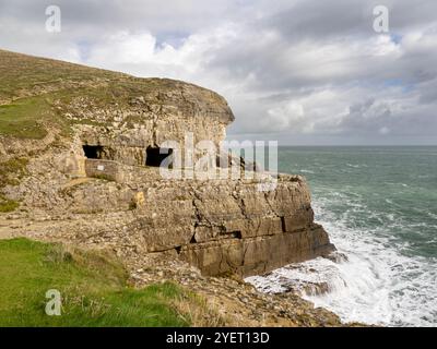 Tilly Wimm Steinbruch und Höhlen am Anvil Point, Durlston Head auf der Isle of Purbeck, nahe Swanage in Dorset Stockfoto