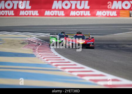 Sakhir, Bahrain. 31. Oktober 2024. Ferrari AF CORSE No.51 Hypercar – Ferrari 499P, Alessandro Pier Guidi (ITA), James Calado (GBR), Antonio Giovinazzi (ITA) auf P3. Ahmad Al Shehab/Alamy Live News. Stockfoto