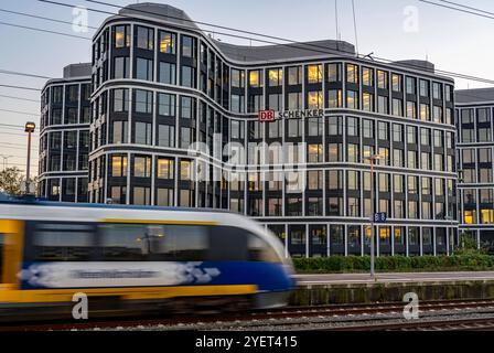 Der Firmensitz des Logistikdienstleisters DB Schenker AG, an der Kruppstrasse, am Hauptbahnhof von Essen, NRW, Deutschland, Schenker AG *** Sitz des Logistikdienstleisters DB Schenker AG, an der Kruppstraße, am Hauptbahnhof Essen, NRW, Deutschland, Schenker AG Stockfoto