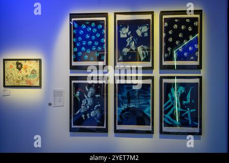 London, Großbritannien, 23. Oktober 2024, die World of Tim Burton wird vom 25. Bis 21. April 2025 im Design Museum eröffnet. Diese Ausstellung handelt von seinem bisherigen Lebenswerk. Zeigt seine Skizzen zum fertigen Produkt. Andrew Lalchan Photography/Alamy Live News Stockfoto