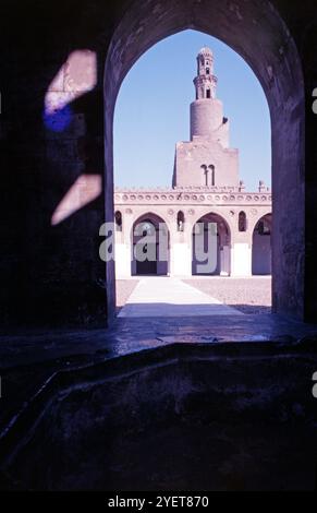 Blick auf das Minarett vom Brunnenhaus, Moschee von Ibn Tulun, Kairo, Ägypten, September 1989 Stockfoto