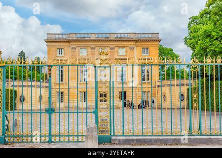 VERSAILLES, Frankreich - 2. Juli 2016: Petit Trianon-schöne Palast in einem berühmten Schloss von Versailles (Château de Versailles). Stockfoto