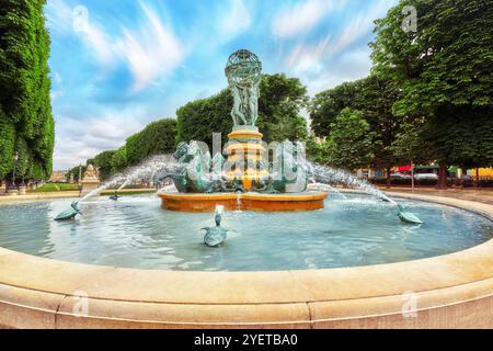 Fontaine de Observatoir in der Nähe von Jardin du Luxembourg in Paris. Frankreich. Stockfoto