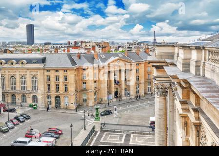 Schöner Panoramablick über Paris vom Dach des Pantheons. Blick auf Universität von Paris. Stockfoto