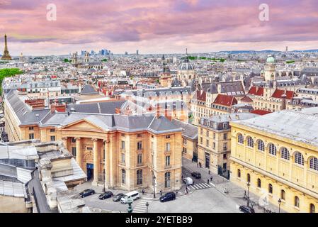 Schöner Panoramablick über Paris vom Dach des Pantheons. Blick auf Universität von Paris. Stockfoto