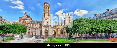 PARIS, Frankreich - 6. Juli 2016: Saint-Germain Auxerrois Kirche sich in der Nähe von Louvre befindet. Der Bau in römischen, gotischen und Renaissance-Stile Pa Stockfoto