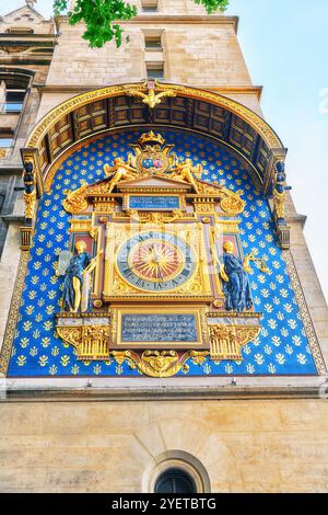 Stadt-Uhr (La Conciergerie Horloge) liegen auf dem Gebäude Palais de Justice, Paris, Frankreich. Stockfoto