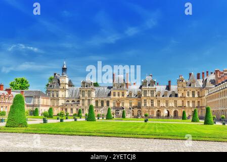 S Residenz der Könige Frankreich - Fassade schöne Schloss Fontainebleau und seinem Park umgeben. Stockfoto