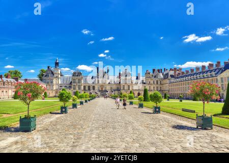 FONTAINEBLEAU, Frankreich - 9. Juli 2016: S Residenz der Könige Frankreich - schöne Schloss Fontainebleau und seinem Park umgeben. Stockfoto