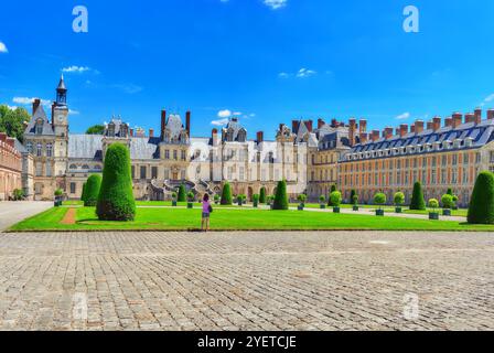 FONTAINEBLEAU, Frankreich - 9. Juli 2016: S Residenz der Könige Frankreich - schöne Schloss Fontainebleau und seinem Park umgeben. Stockfoto