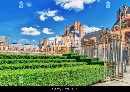 S Residenz der Könige Frankreich - schöne Schloss Fontainebleau und seinem Park umgeben. Stockfoto