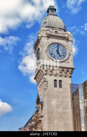 Paris. Turm der Bahnhof Gare de Lyon - gehört zu den ältesten und schönsten Bahnhöfen in Paris. Stockfoto