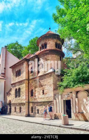 Prag, Tschechien - 11. Juli 2016: Staronowa (alt-neu) Synagoge befindet sich in Prag, Josefov ist die älteste aktive Synagoge Europas. Stockfoto