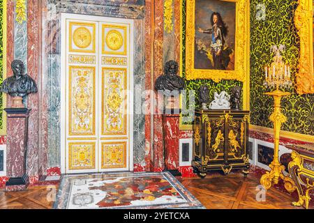 VERSAILLES, Frankreich - 2. Juli 2016: Salon der Fülle ist auf der ersten Etage des Chateau de Versailles. Stockfoto