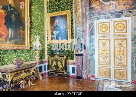 VERSAILLES, Frankreich - 2. Juli 2016: Salon der Fülle ist auf der ersten Etage des Chateau de Versailles. Stockfoto