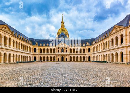 Haus der Invaliden. Herrliches, wunderschönes Paris im frühen Frühling. Stockfoto