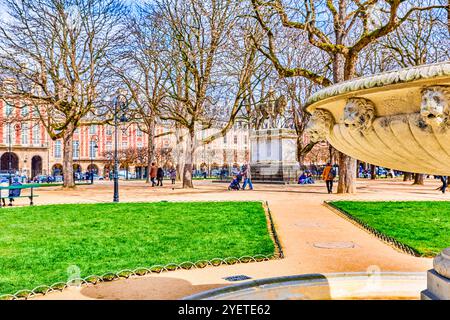 Paris, Prance-19. März 2024: Prächtiger Place des Vosges im Herzen von Paris. Stockfoto