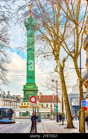 Paris, Prance-19. März 2024: Place de la Bastille. Herrliches, wunderschönes Paris im frühen Frühling. Stockfoto