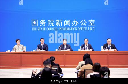 (241101) -- PEKING, 1. November 2024 (Xinhua) -- Eine Pressekonferenz zum Monat der Verbrauchsförderung in Chinas internationalen Konsumzentren findet am 1. November 2024 vom Informationsbüro des Staatsrats in Peking, Hauptstadt Chinas, statt. (Xinhua/Pan Xu) Stockfoto