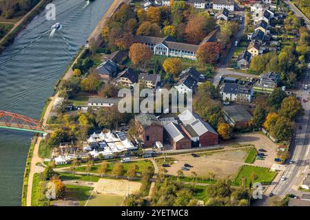 Luftbild, Künstlerzeche Unser Fritz 2/3, Steinmeister s Biergarten - Oskar am Kanal, Gastronomie und Sonnenschirme, an der Papageienbrücke, Unser Fritz, Herne, Ruhrgebiet, Nordrhein-Westfalen, Deutschland ACHTUNGxMINDESTHONORARx60xEURO *** Luftaufnahme, Künstlerkolbe Unser Fritz 2 3, Steinmeisters Biergarten Oskar am Kanal, Gastronomie und Sonnenschirme, an der Papageienbrücke, Unser Fritz, Herne, Ruhrgebiet, Nordrhein-Westfalen, Deutschland ACHTUNGxMINDESTHONORARx60xEURO Stockfoto