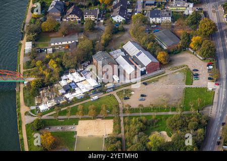 Luftbild, Künstlerzeche Unser Fritz 2/3, Steinmeister s Biergarten - Oskar am Kanal, Gastronomie und Sonnenschirme, an der Papageienbrücke, Unser Fritz, Herne, Ruhrgebiet, Nordrhein-Westfalen, Deutschland ACHTUNGxMINDESTHONORARx60xEURO *** Luftaufnahme, Künstlerkolbe Unser Fritz 2 3, Steinmeisters Biergarten Oskar am Kanal, Gastronomie und Sonnenschirme, an der Papageienbrücke, Unser Fritz, Herne, Ruhrgebiet, Nordrhein-Westfalen, Deutschland ACHTUNGxMINDESTHONORARx60xEURO Stockfoto