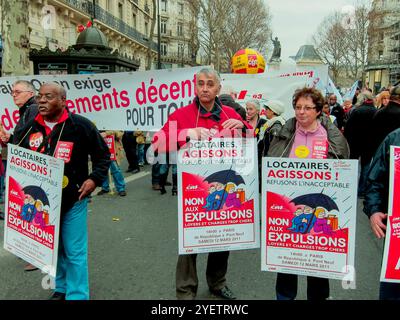 Paris, Frankreich, Menschenmenge, französische Senioren, Demonstration für Recht auf dauerhaftes Wohnen, "C.N.L.", NGO-Organisation Stockfoto