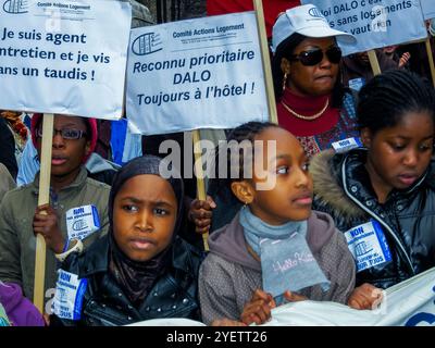 Paris, Frankreich, Menschenmenge, Kinder, Demonstration afrikanischer Migranten für das Recht auf dauerhaftes Wohnen, 'Droit au Logement, D.A.L.', NGO Stockfoto