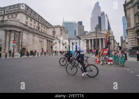 London, Großbritannien. 1. November 2024 Ein Blick auf die Bank of England in der Threadneedle Street. Das britische Pfund erlitt den größten Rückgang seit 18 Monaten, nachdem die Kreditkosten in Großbritannien im Herbstbudget, das von Kanzlerin Rachel Reeves am Mittwoch Credit angekündigt wurde, auf 40 Milliarden Pfund gestiegen waren. Amer Ghazzal/Alamy Live News Stockfoto