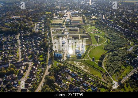 Luftbild, Auenpark Baugelände mit Neubau Wohnhäuser, Kunstwerk Kuppel und Spielplatz im Auenpark, Selm, Münsterland, Nordrhein-Westfalen, Deutschland ACHTUNGxMINDESTHONORARx60xEURO *** Stockfoto