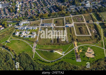 Luftbild, Auenpark Baugelände mit Neubau Wohnhäuser, Kunstwerk Kuppel und Spielplatz im Auenpark, Selm, Münsterland, Nordrhein-Westfalen, Deutschland ACHTUNGxMINDESTHONORARx60xEURO *** Stockfoto