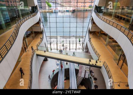 Innenraum des Black Diamond Gebäudes in Kopenhagen, Dänemark, des dänischen Architekten Schmidt Hammer Lassen, erbaut 1999 zur Erweiterung der Königlichen Bibliothek. Stockfoto