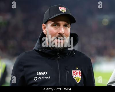 Stuttgart, Deutschland. Oktober 2024. Deutschland, Stuttgart, DFB-Cup, Fußball, VfB Stuttgart - 1. FC Kaiserslautern, MHP Arena, 29. Oktober 2024, Ligaspiel, 2. Runde, Männer, Saison 2024/25 Coach Sebastian Hoeness (VFB Stuttgart), DFB-VORSCHRIFTEN VERBIETEN JEDE VERWENDUNG VON FOTOGRAFIEN ALS BILDSEQUENZEN UND/ODER QUASI-VIDEO. Quelle: HMB Media/Alamy Live News Stockfoto