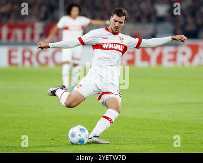 Stuttgart, Deutschland. Oktober 2024. Deutschland, Stuttgart, DFB-Cup, Fußball, VfB Stuttgart - 1. FC Kaiserslautern, MHP Arena, 29. Oktober 2024, Ligaspiel, 2. Runde, Männer, Saison 2024/25 Pascal Stenzel (VFB Stuttgart, 15), DFB-VORSCHRIFTEN VERBIETEN JEDE VERWENDUNG VON FOTOGRAFIEN ALS BILDSEQUENZEN UND/ODER QUASI-VIDEO. Quelle: HMB Media/Alamy Live News Stockfoto