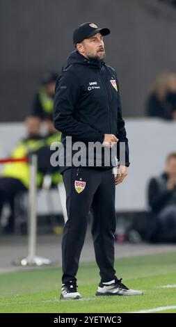 Stuttgart, Deutschland. Oktober 2024. Deutschland, Stuttgart, DFB-Cup, Fußball, VfB Stuttgart - 1. FC Kaiserslautern, MHP Arena, 29. Oktober 2024, Ligaspiel, 2. Runde, Männer, Saison 2024/25 Coach Sebastian Hoeness (VFB Stuttgart), DFB-VORSCHRIFTEN VERBIETEN JEDE VERWENDUNG VON FOTOGRAFIEN ALS BILDSEQUENZEN UND/ODER QUASI-VIDEO. Quelle: HMB Media/Alamy Live News Stockfoto