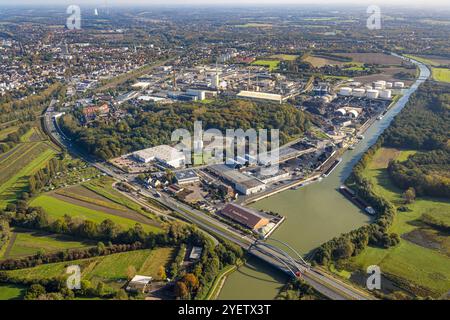 Luftbild, Stadthafen Lünen, Bundesstraße B54 und Dortmunder Straße Kanalbrücke, Aurubis AG Kupferhütte und Kupferrecycler, Lünen, Ruhrgebiet, Nordrhein-Westfalen, Deutschland ACHTUNGxMINDESTHONORARx60xEURO *** Stockfoto