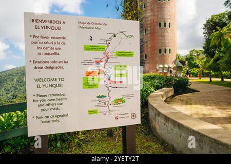 Okahu Turm im El Yunque Wald Puerto Rico - 2. Mai 2024. Hochwertige Fotos Stockfoto