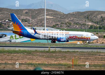 Aeropuerto de Alicante. Avión de Línea Boeing 737 de la aerolínea Jet2 en el aeropuerto de Alicante, El Altet. Stockfoto