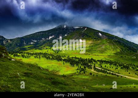 Bilder von Col de Pailheres. Dieser Berg liegt im Département Ariège in den französischen Pyrenäen. Dieser Pass gipfelt in einer Höhe von 2.001 Metern. Stockfoto