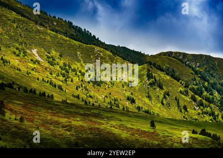 Bilder von Col de Pailheres. Dieser Berg liegt im Département Ariège in den französischen Pyrenäen. Dieser Pass gipfelt in einer Höhe von 2.001 Metern. Stockfoto