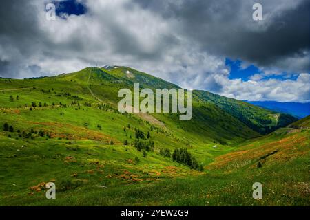 Bilder von Col de Pailheres. Dieser Berg liegt im Département Ariège in den französischen Pyrenäen. Dieser Pass gipfelt in einer Höhe von 2.001 Metern. Stockfoto