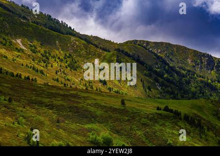 Bilder von Col de Pailheres. Dieser Berg liegt im Département Ariège in den französischen Pyrenäen. Dieser Pass gipfelt in einer Höhe von 2.001 Metern. Stockfoto