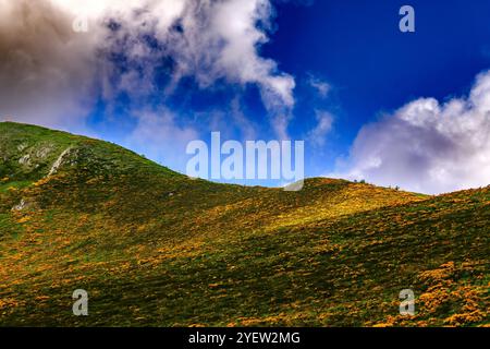 Bilder von Col de Pailheres. Dieser Berg liegt im Département Ariège in den französischen Pyrenäen. Dieser Pass gipfelt in einer Höhe von 2.001 Metern. Stockfoto