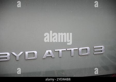 Kopenhagen/Dänemark/01. November 2024/ Chinesisches BYD-Automodell ATTO 3 und Elektrobusse Par des öffentlichen Bussystems anish in Kopenhagen. (Foto. Francis Joseph Dean/Dean Pictures) (nicht für kommerzielle Zwecke) Stockfoto
